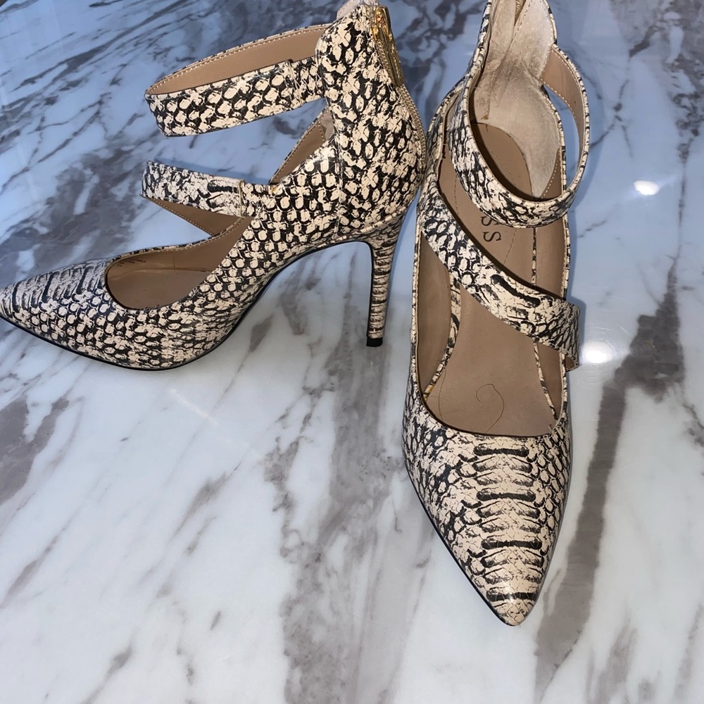 Vintage Nude and Black Guess Pointy Toe Pump